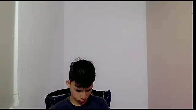 Snapshot of Alexxx_lov chatting on March 13, 2025, 12:24 pm Alexxx lov online show from March 13, 2025, 12:24 pm