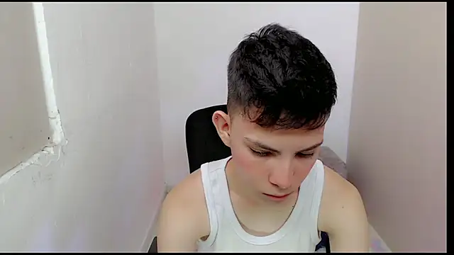 Snapshot of Alexxx_lov chatting on March 22, 2025, 1:19 pm Alexxx lov online show from March 22, 2025, 1:19 pm