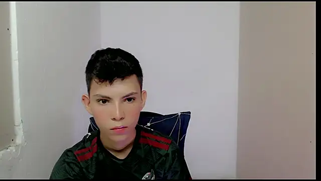 Snapshot of Alexxx_lov chatting on March 14, 2025, 12:40 pm Alexxx lov online show from March 14, 2025, 12:40 pm