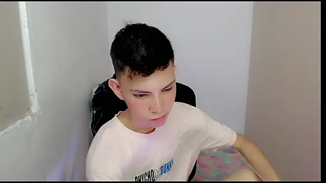 Snapshot of Alexxx_lov chatting on March 19, 2025, 12:56 pm Alexxx lov online show from March 19, 2025, 12:56 pm