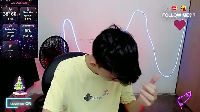 Snapshot of Alexxx_lov chatting on December 17, 2025, 2:00 pm Alexxx lov online show from December 17, 2025, 2:00 pm