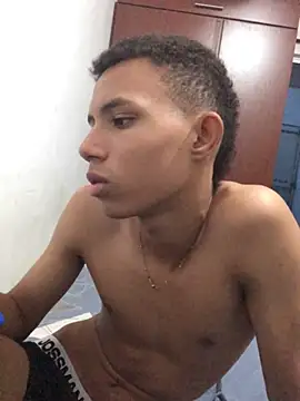 Alvarozzxv online show from January 28, 2025, 8:04 am