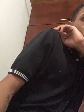 Alvarozzxv online show from February 5, 2025, 3:55 am