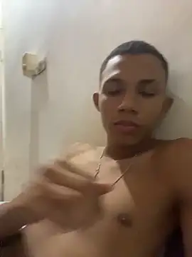 Alvarozzxv online show from November 21, 2025, 6:56 am