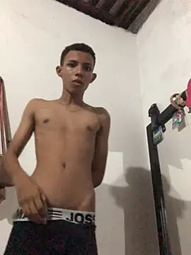 Alvarozzxv online show from February 27, 2025, 9:07 am