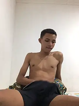 Alvarozzxv online show from February 24, 2025, 2:51 am