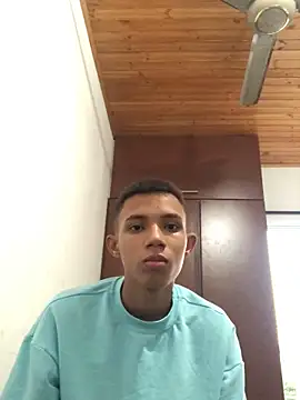 Alvarozzxv online show from January 24, 2025, 11:37 am