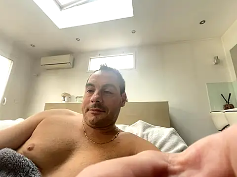 justeqqun online show from November 11, 2025, 10:10 am