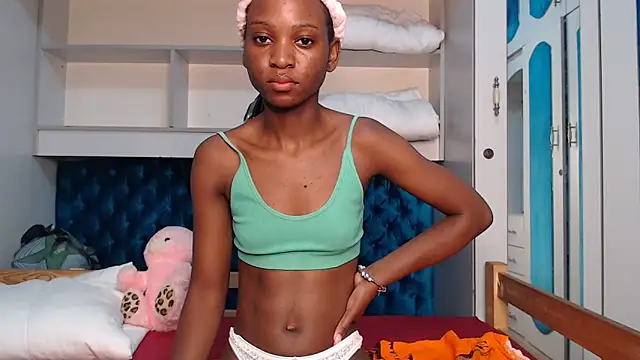 Snapshot of YoungDiva69 chatting on February 4, 2026, 8:42 am YoungDiva69 online show from February 4, 2026, 8:42 am