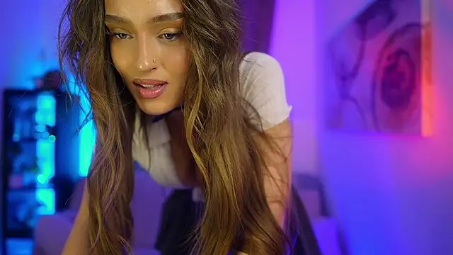 Clara Nia online show from November 3, 2025, 7:39 pm