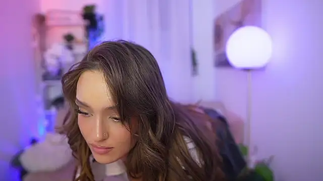 Clara Nia online show from December 13, 2025, 8:04 pm