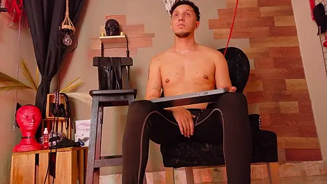 AngeloColleen online show from December 19, 2025, 9:06 pm