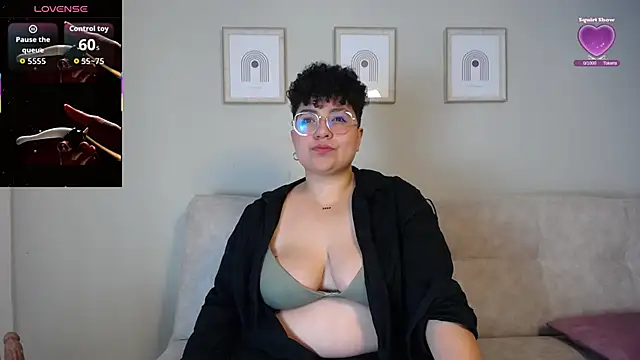 curly cam queen69 online show from October 1, 2025, 3:33 am