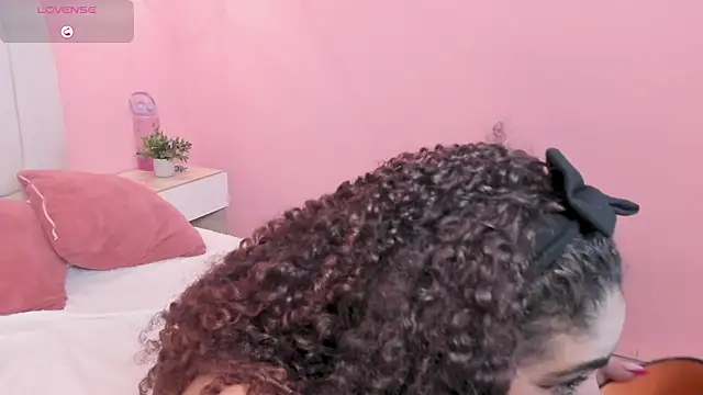 Snapshot of ninna_curly chatting on March 15, 2025, 3:06 pm ninna curly online show from March 15, 2025, 3:06 pm