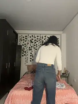 LiLy kIndly online show from November 7, 2025, 8:46 pm