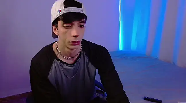 H3ll B0I online show from February 17, 2025, 7:33 pm