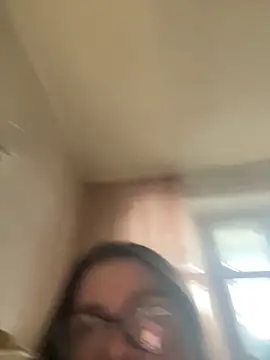 DearAlise online show from December 17, 2025, 10:42 am