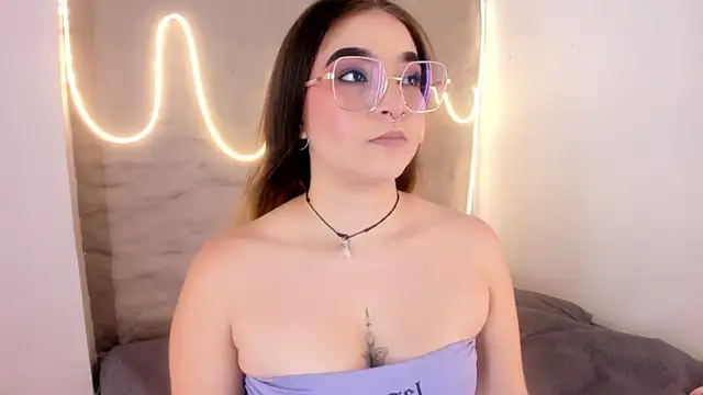 Shanntal  online show from February 10, 2026, 7:35 pm