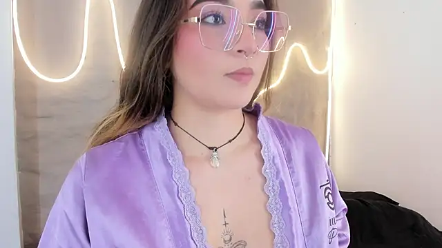 Shanntal  online show from February 19, 2026, 7:44 pm