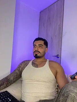 Snapshot of LeandroRusso chatting on November 5, 2025, 10:13 pm LeandroRusso online show from November 5, 2025, 10:13 pm