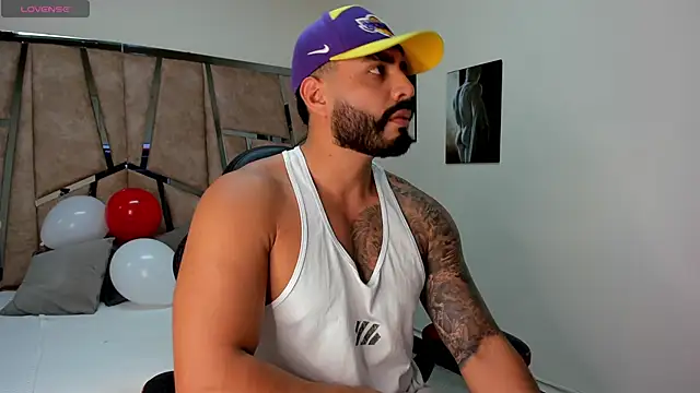 Snapshot of LeandroRusso chatting on February 16, 2025, 8:33 pm LeandroRusso online show from February 16, 2025, 8:33 pm