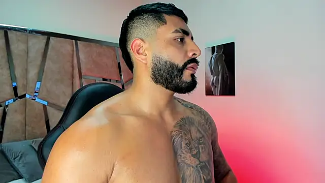 Snapshot of LeandroRusso chatting on February 21, 2025, 10:37 pm LeandroRusso online show from February 21, 2025, 10:37 pm