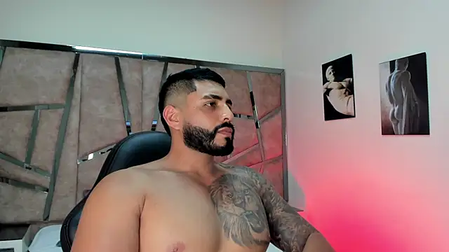 Snapshot of LeandroRusso chatting on February 20, 2025, 11:10 pm LeandroRusso online show from February 20, 2025, 11:10 pm