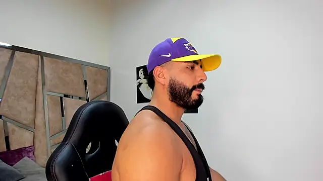 Snapshot of LeandroRusso chatting on March 15, 2025, 8:10 pm LeandroRusso online show from March 15, 2025, 8:10 pm