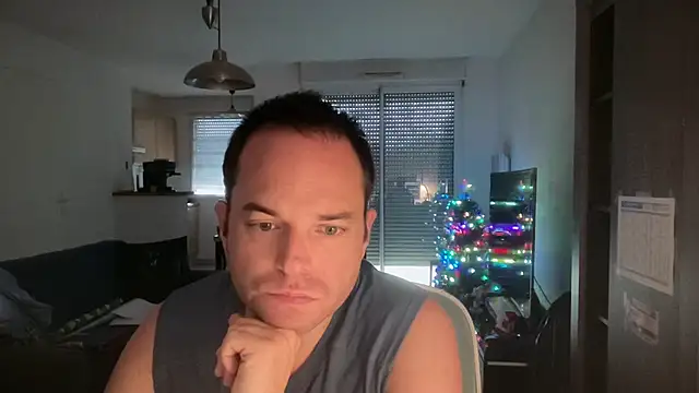 Funnyjul31 online show from December 20, 2025, 1:58 pm