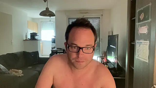 Funnyjul31 online show from April 2, 2026, 4:46 pm