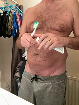 vincent1522 online show from December 1, 2025, 7:09 am