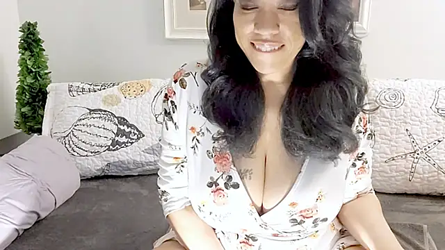 Snapshot of MilfRayne chatting on June 30, 2026, 1:11 pm MilfRayne online show from June 30, 2026, 1:11 pm