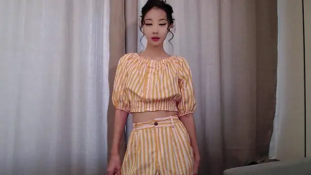 Fudzik0 online show from October 30, 2025, 5:17 am