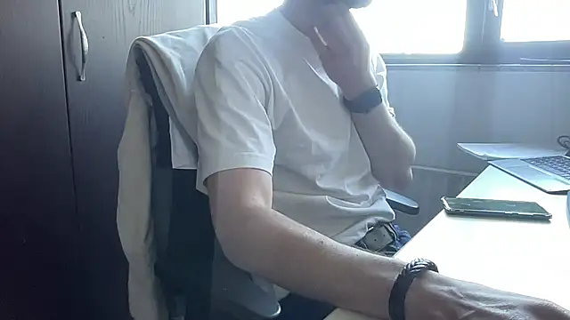 Snapshot of bullyboyy chatting on March 17, 2025, 3:07 pm bullyboyy online show from March 17, 2025, 3:07 pm