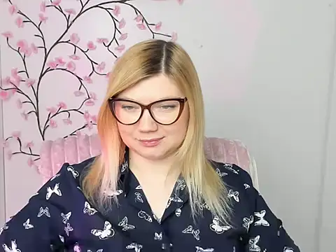 Snapshot of Lola_moree chatting on February 17, 2026, 12:57 pm Lola moree online show from February 17, 2026, 12:57 pm