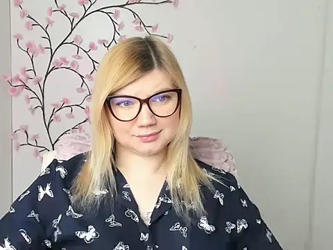 Snapshot of Lola_moree chatting on February 8, 2026, 1:09 pm Lola moree online show from February 8, 2026, 1:09 pm