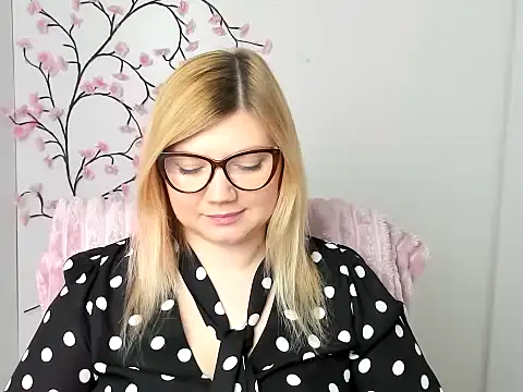 Snapshot of Lola_moree chatting on February 5, 2026, 12:56 pm Lola moree online show from February 5, 2026, 12:56 pm