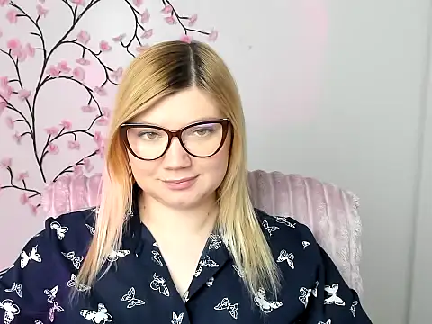 Snapshot of Lola_moree chatting on February 4, 2026, 12:44 pm Lola moree online show from February 4, 2026, 12:44 pm