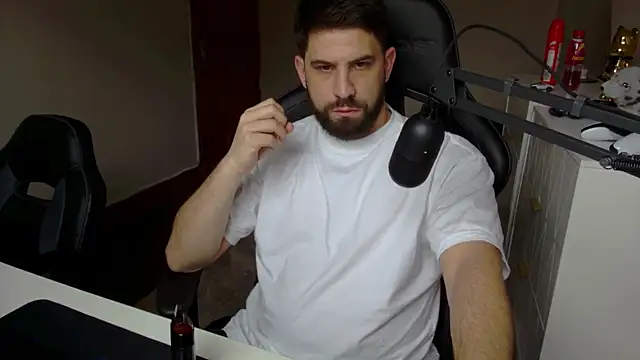 Snapshot of lucas_kazimm chatting on February 15, 2025, 3:17 pm lucas kazimm online show from February 15, 2025, 3:17 pm