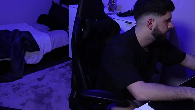 Snapshot of lucas_kazimm chatting on February 21, 2025, 12:38 pm lucas kazimm online show from February 21, 2025, 12:38 pm