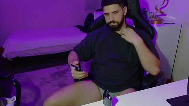 Snapshot of lucas_kazimm chatting on February 3, 2025, 5:24 pm lucas kazimm online show from February 3, 2025, 5:24 pm