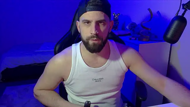 Snapshot of lucas_kazimm chatting on February 11, 2025, 9:35 pm lucas kazimm online show from February 11, 2025, 9:35 pm