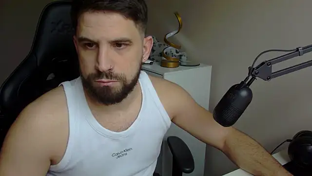 Snapshot of lucas_kazimm chatting on February 10, 2025, 2:05 pm lucas kazimm online show from February 10, 2025, 2:05 pm