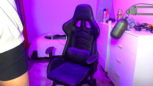 Snapshot of lucas_kazimm chatting on March 8, 2025, 10:45 pm lucas kazimm online show from March 8, 2025, 10:45 pm