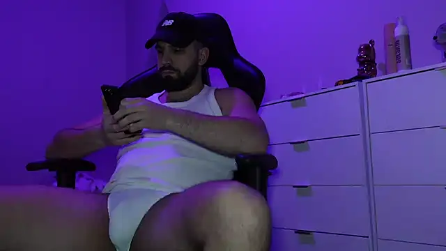 Snapshot of lucas_kazimm chatting on January 27, 2025, 4:43 pm lucas kazimm online show from January 27, 2025, 4:43 pm