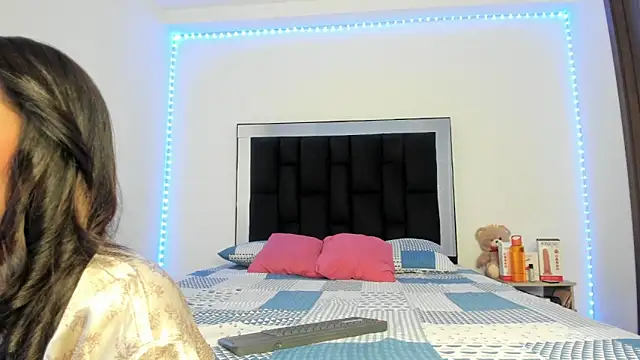 victoriacolin online show from March 22, 2025, 10:26 pm