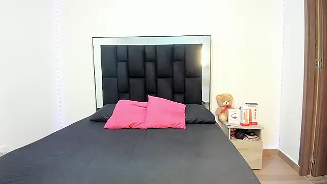 victoriacolin online show from February 26, 2025, 12:05 pm