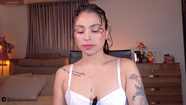 Marivimichel1 online show from November 21, 2025, 5:06 am