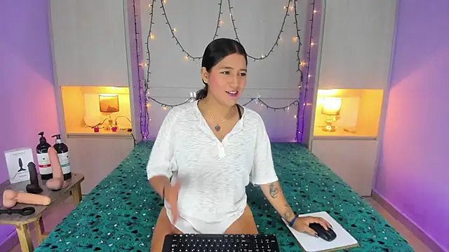 CandyyMaria online show from November 14, 2025, 3:05 pm