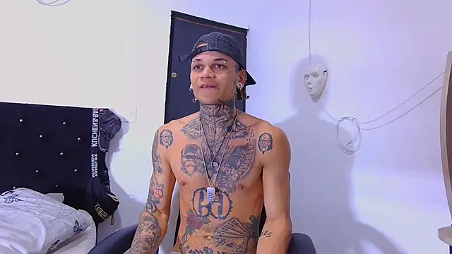 hot man05 online show from November 5, 2025, 9:29 pm